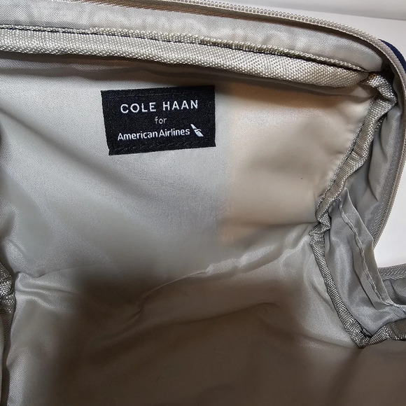 COLE HAAN AMERICAN AIRLINES ZERO GRAND toiletry bag black and blue zip - Picture 6 of 9